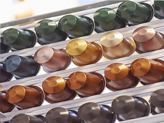 Máquina de sellado de cápsulas de café