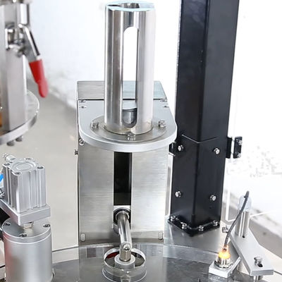 Máquina rotativa de llenado y sellado de cápsulas de café nespresso de tamaño pequeño fabricada en China
